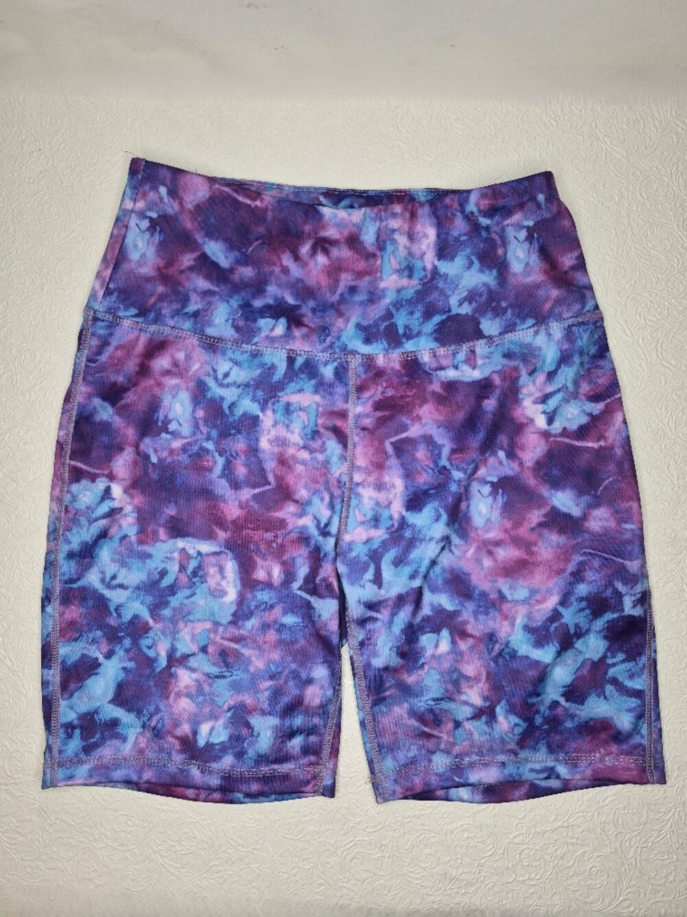 Daisy Fuentes Fit Women M Stretchy Tie Dye Purple Blue Biker Fitness Shorts READ